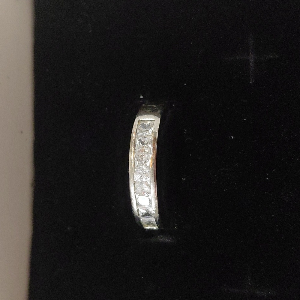 No Boundaries Silver Ring with White Glass  Stones Size 5